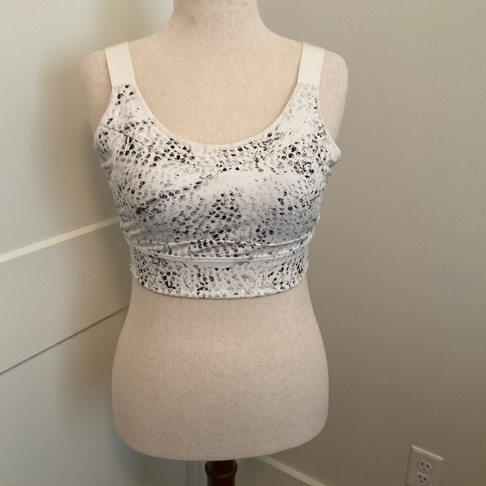 CALIA by Carrie Underwood White and Black Patterned Top